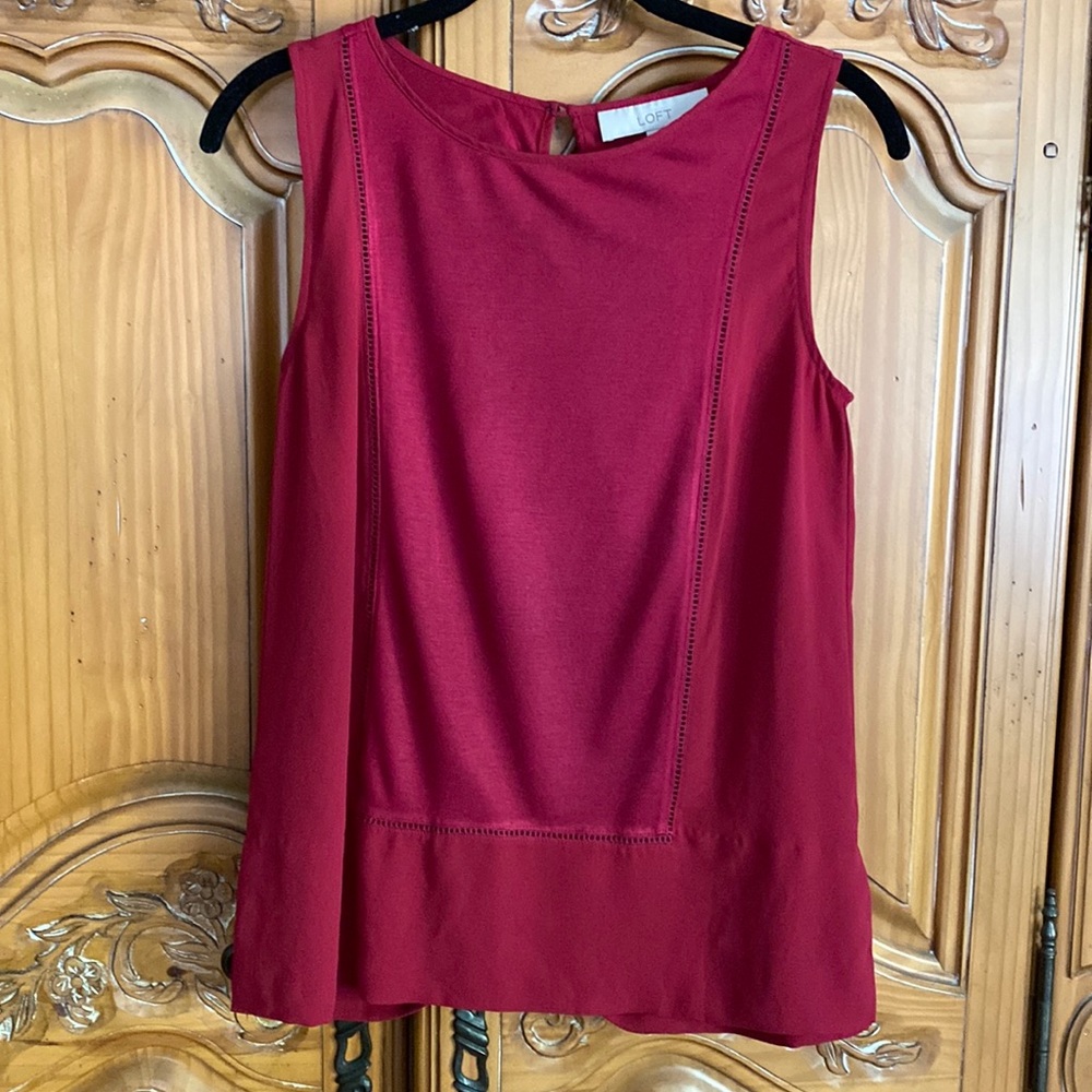 Loft pull over blouse with keyhole back closure
